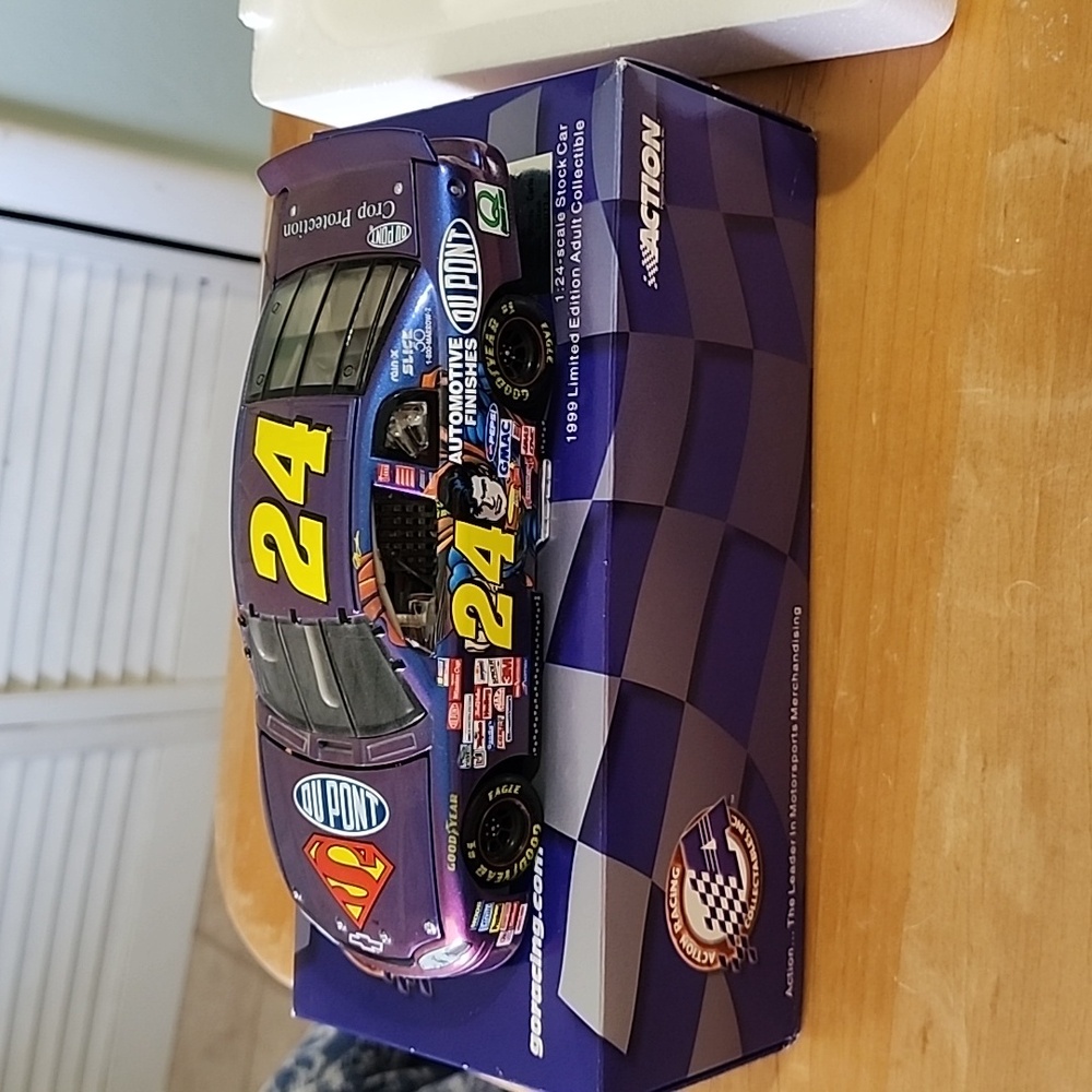 NASCAR Jeff Gordon #24 Dupont Superman 1:24 diecast car Adult Collectible